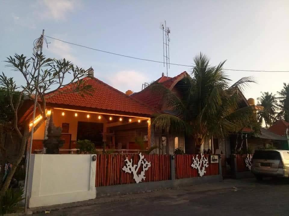 Sarinah Beach - Bistro & Bungalow Batununggul Exterior photo